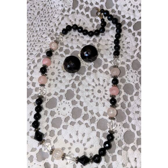 VINTAGE Clip Earrings & Necklace EUC - Picture 1 of 2